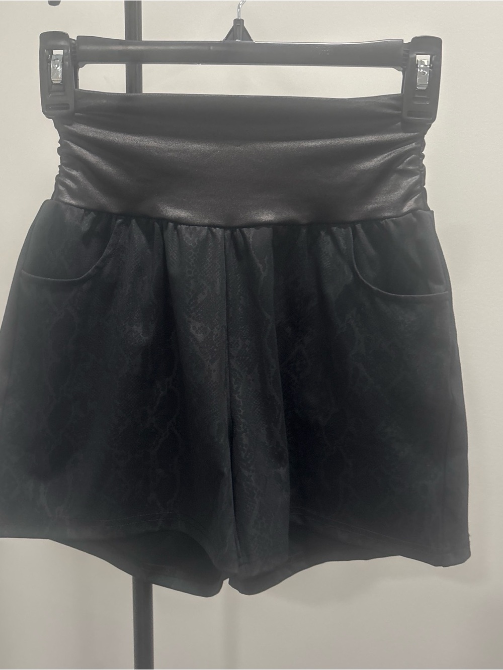 High-Waist Black Faux Leather Trim Women's golf Shorts